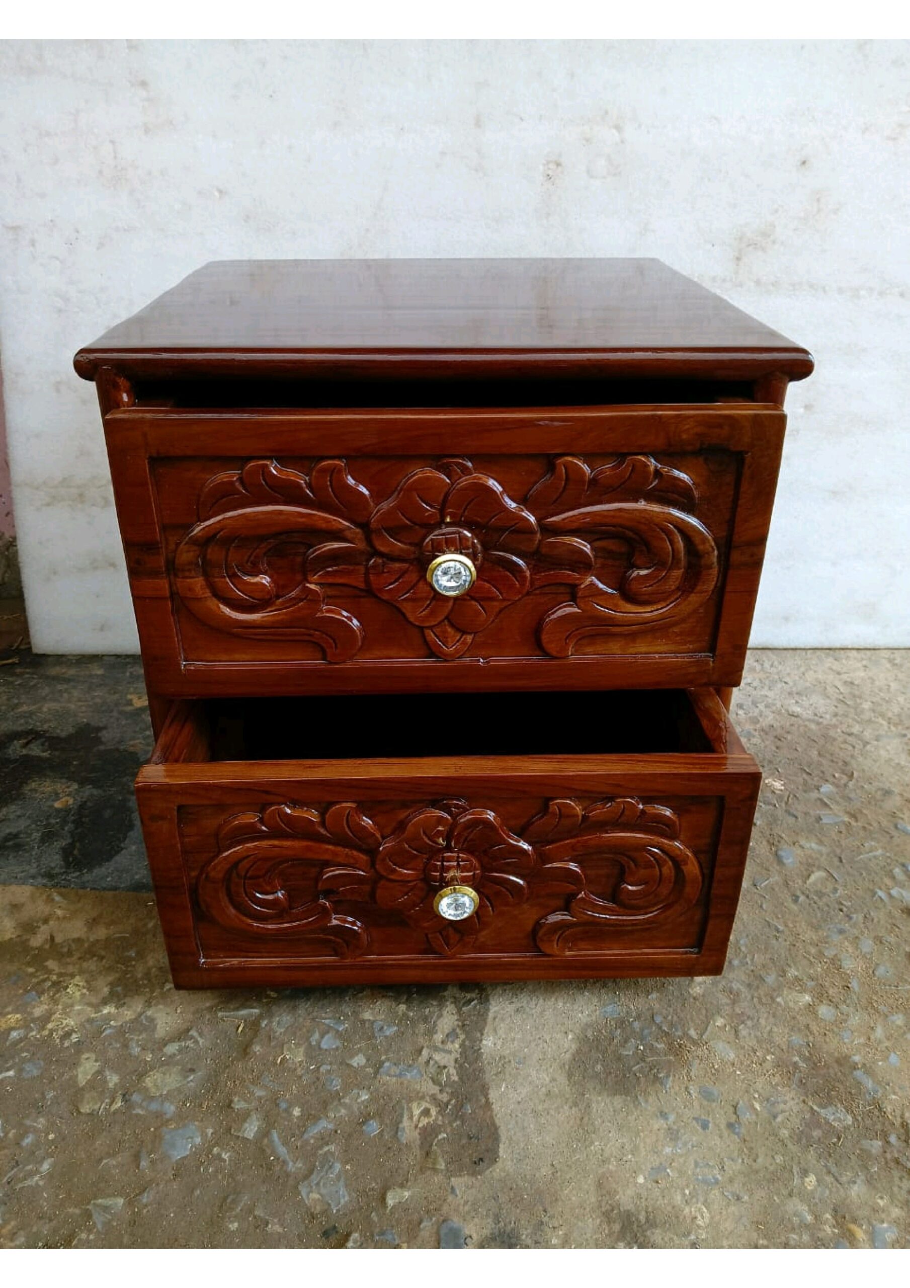 side table(5) Side Table - Image 1